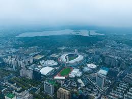 揭秘澳门老建筑里的“风水局”：为什么有些赌场的形状像个鸟笼？（探秘澳门老建筑的风水玄机：为何有些赌场做成“鸟笼”模样？）